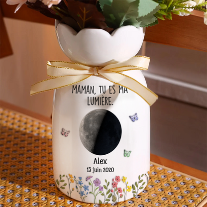 Maman, Tu Es Ma Lumière - Vase Décoratif Personnalisé Pour La Maison