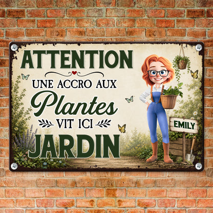 Attention ! Attention ! Une Accro Aux Plantes Vit Ici – Plaque En Métal Personnalisée