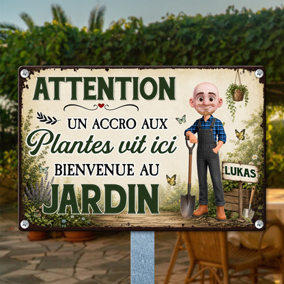 Attention ! Attention ! Une Accro Aux Plantes Vit Ici – Plaque En Métal Personnalisée