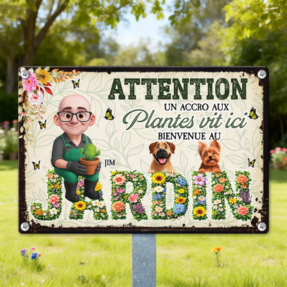 Jardin Une Accro Aux Plantes Vit Ici – Plaque En Métal Personnalisée
