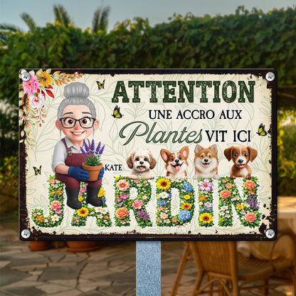 Jardin Une Accro Aux Plantes Vit Ici – Plaque En Métal Personnalisée