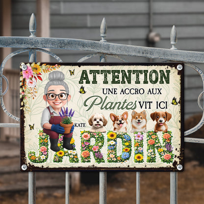 Jardin Une Accro Aux Plantes Vit Ici – Plaque En Métal Personnalisée