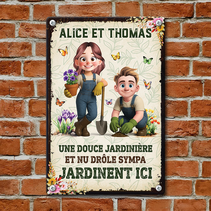 Une Folle Des Plantes Et Un Vieux Grincheux - Jardinent Ici – Plaque En Métal Personnalisée