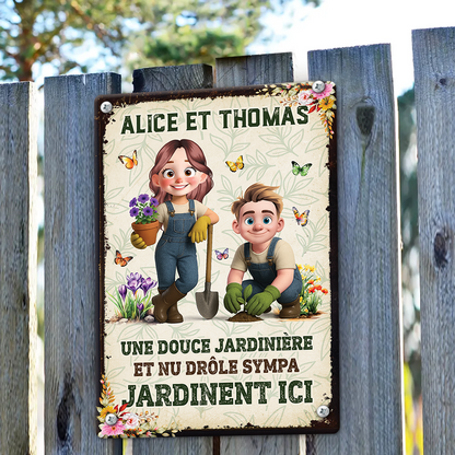 Une Folle Des Plantes Et Un Vieux Grincheux - Jardinent Ici – Plaque En Métal Personnalisée