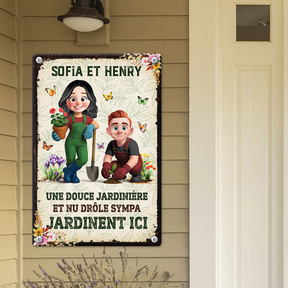 Une Folle Des Plantes Et Un Vieux Grincheux - Jardinent Ici – Plaque En Métal Personnalisée